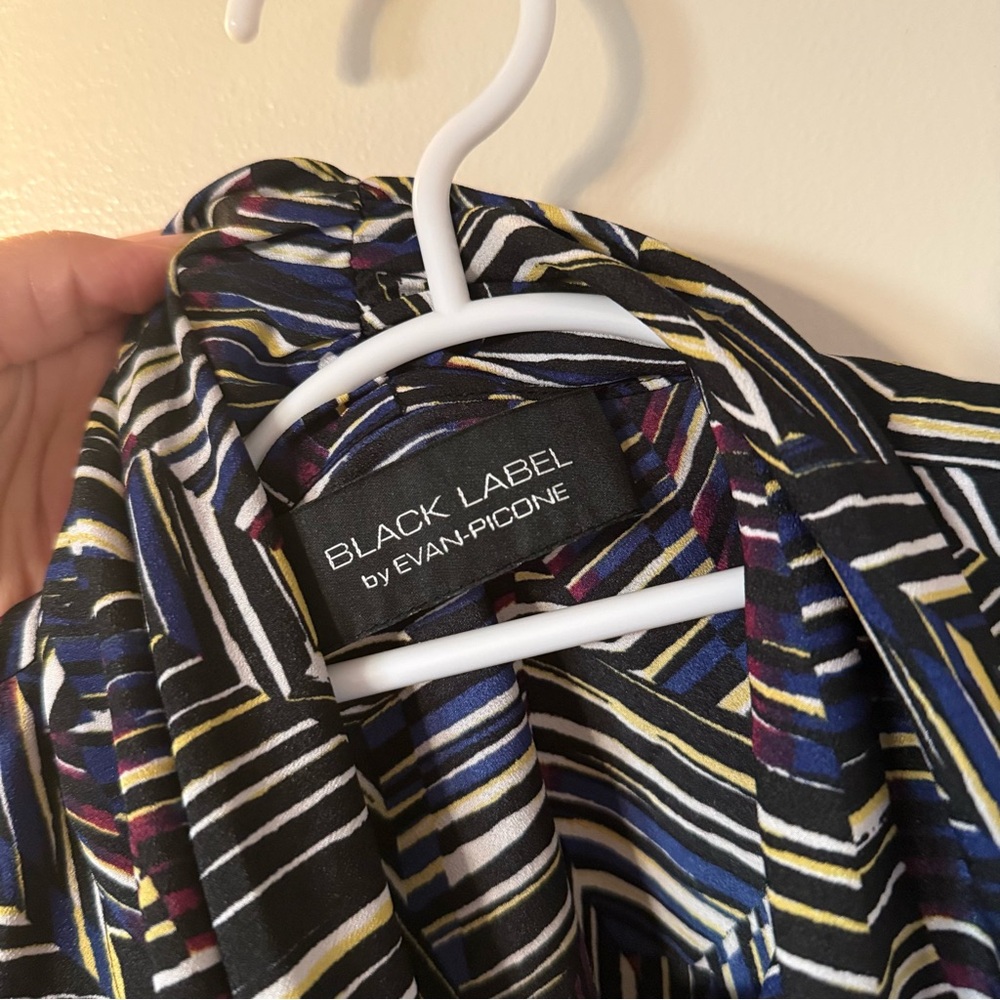 Evan Picone Navy and White Geometric Blouse - Picture 2 of 4